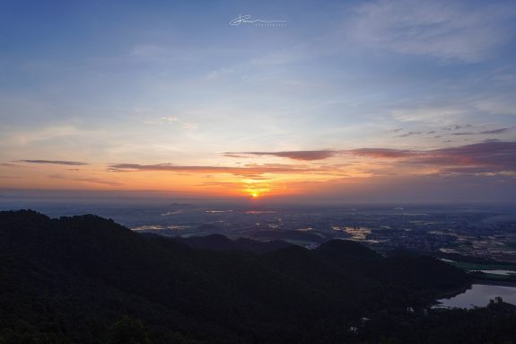Bình minh trên đỉnh núi Sóc - NKS.jpg