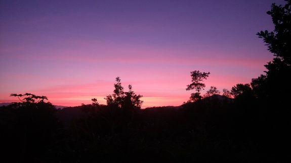Hoàng hôn nhìn núi Tràm Mây 3.jpg